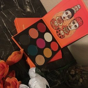 Eyeshadow palette!